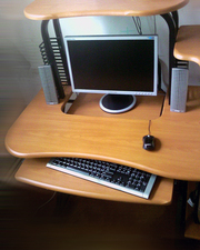 Стол для компьютера.
